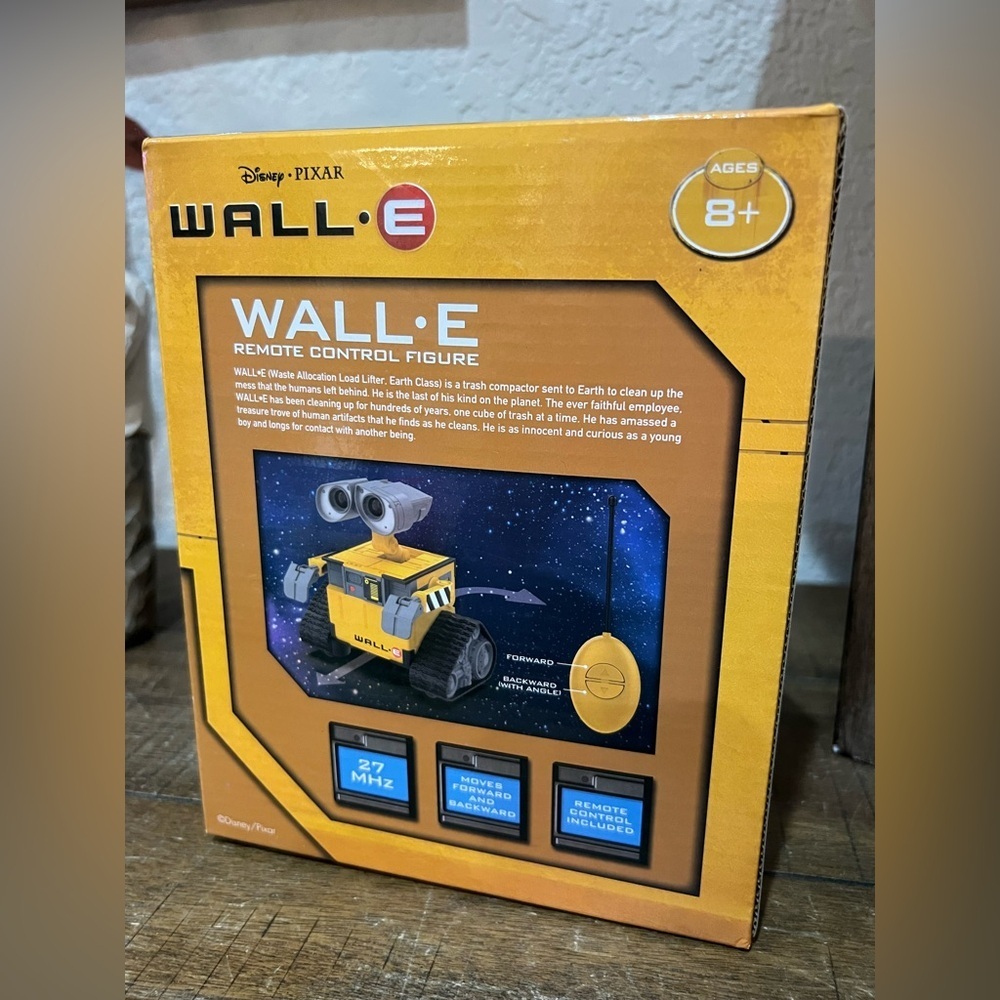 Wall-E Remote Control Figure NEW - Picture 3 of 5